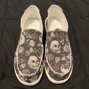 Skull Print Slip-On Shoes